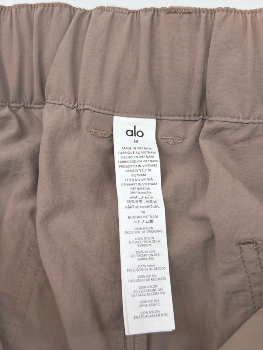 ALO Yoga Wide-Leg Cargo Pants in Mauve - Picture 7 of 10